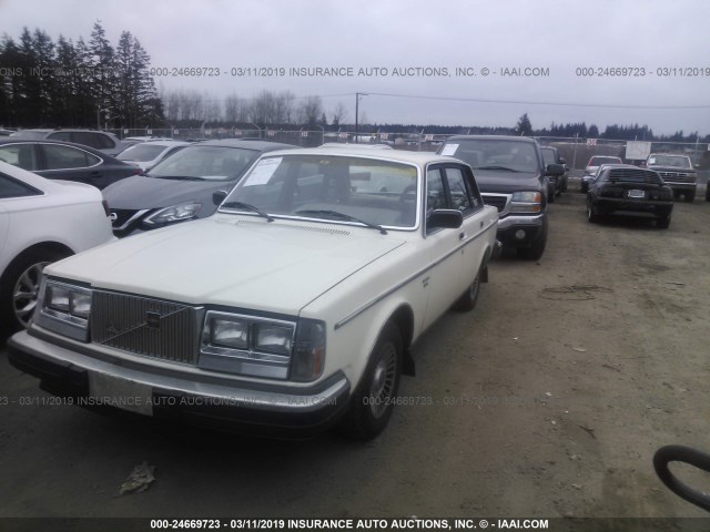 YV1BX6949C1130879 - 1982 VOLVO 264 GLE CREAM photo 2