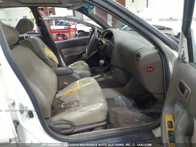 JT2BF12K8T0138376 - 1996 TOYOTA CAMRY LE/XLE/SE WHITE photo 5