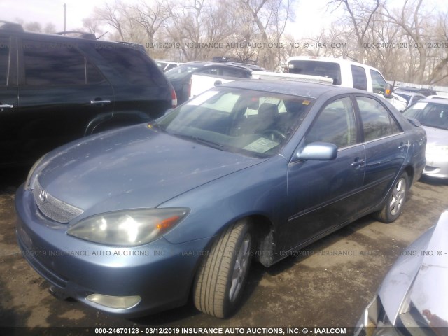 4T1BF30K62U515912 - 2002 TOYOTA CAMRY LE/XLE/SE BLUE photo 2