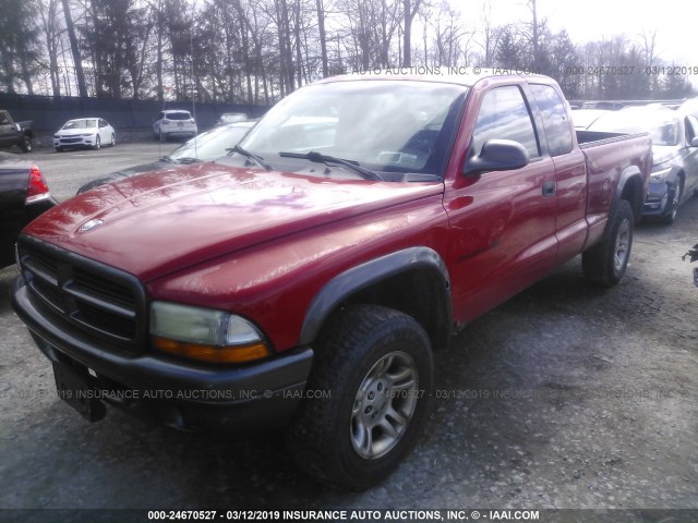 1B7GG12X02S604679 - 2002 DODGE DAKOTA SXT RED photo 2