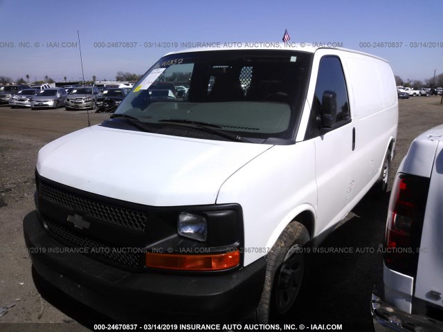 1GCSHAF47B1178857 - 2011 CHEVROLET EXPRESS G1500  WHITE photo 2