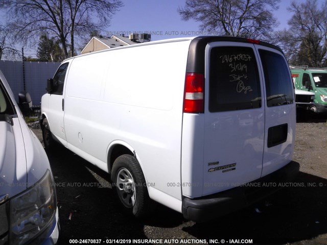 1GCSHAF47B1178857 - 2011 CHEVROLET EXPRESS G1500  WHITE photo 3