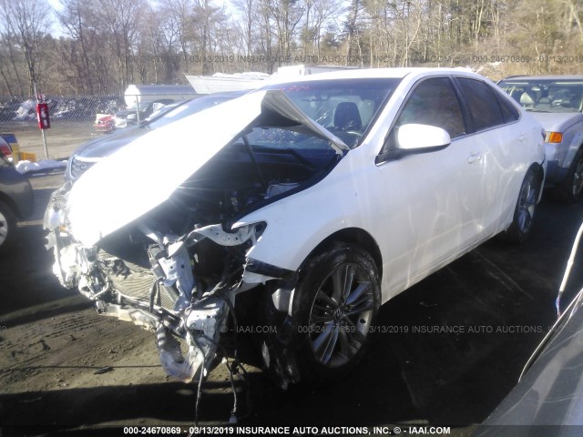 4T1BF1FK4FU959677 - 2015 TOYOTA CAMRY LE/XLE/SE/XSE 白色 照片 2