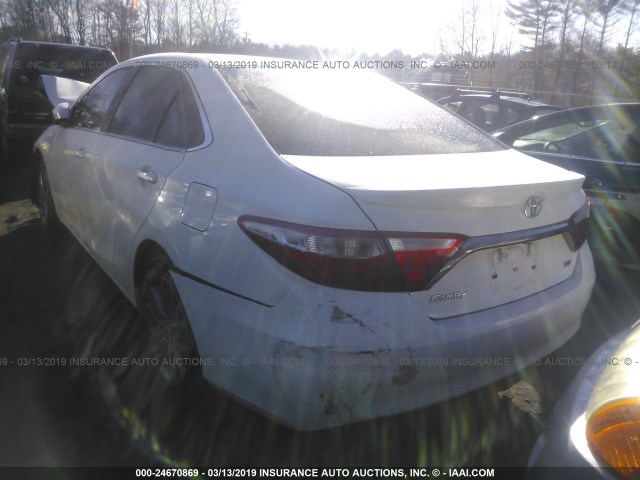 4T1BF1FK4FU959677 - 2015 TOYOTA CAMRY LE/XLE/SE/XSE 白色 照片 3