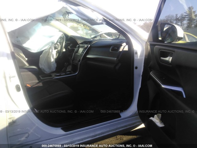 4T1BF1FK4FU959677 - 2015 TOYOTA CAMRY LE/XLE/SE/XSE 白色 照片 5