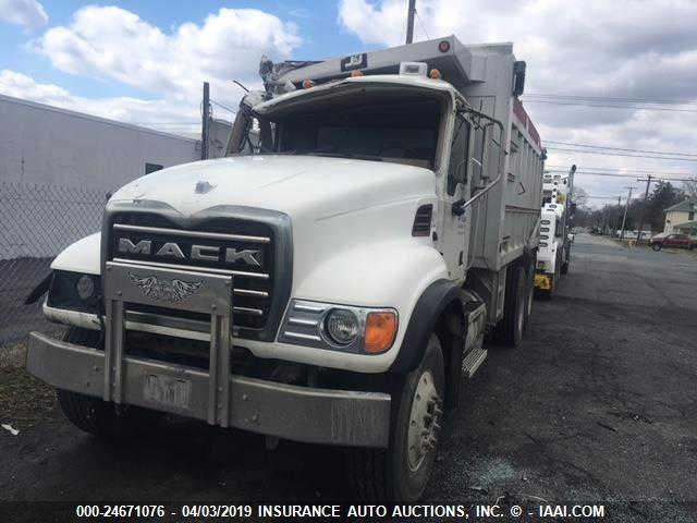 1M2AG11C26M024201 - 2006 MACK CV713 CV700 Unknown photo 2