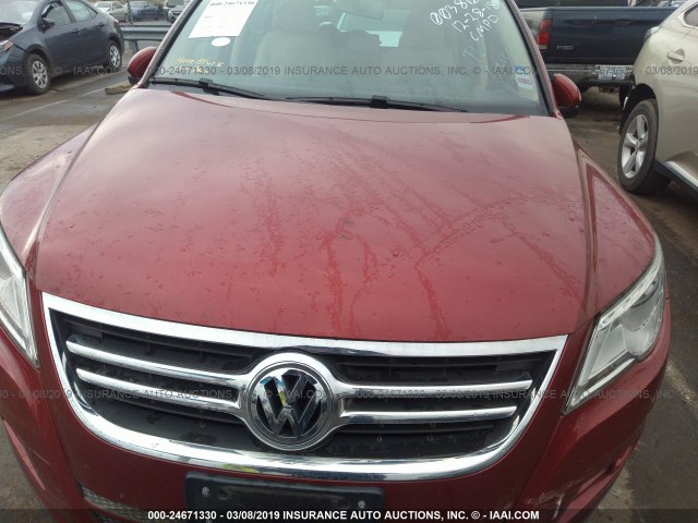 WVGBV7AX3AW003810 - 2010 VOLKSWAGEN TIGUAN SE/SEL RED photo 10