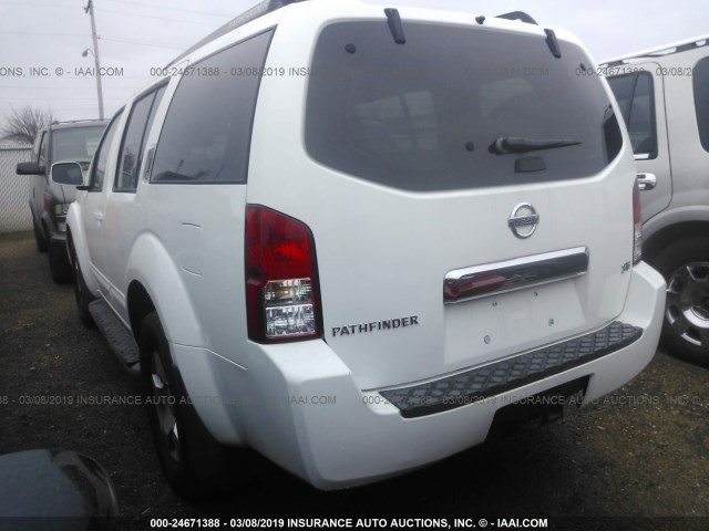 5N1AR18U25C786568 - 2005 NISSAN PATHFINDER LE/SE/XE WHITE photo 3