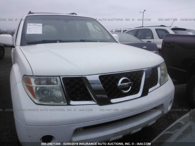 5N1AR18U25C786568 - 2005 NISSAN PATHFINDER LE/SE/XE WHITE photo 6