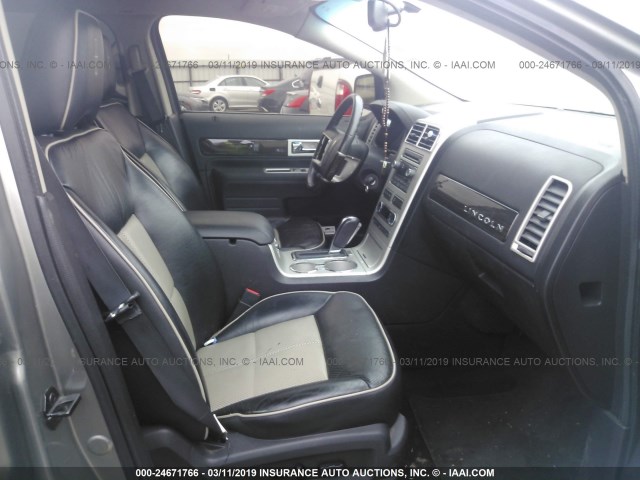 2LMDU68C88BJ24986 - 2008 LINCOLN MKX SILVER photo 5