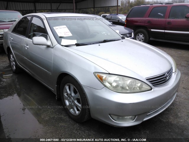 JTDBF30K050164754 - 2005 TOYOTA CAMRY LE/XLE/SE SILVER photo 1