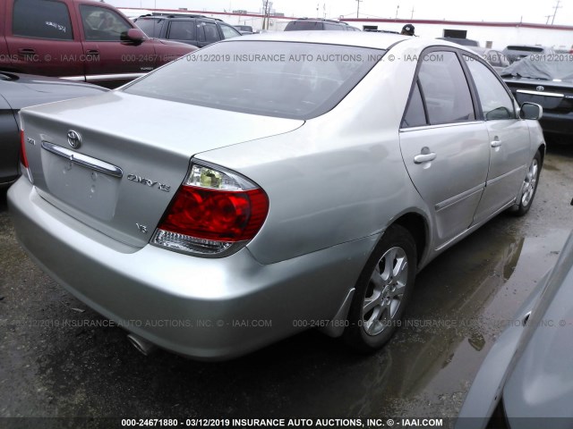JTDBF30K050164754 - 2005 TOYOTA CAMRY LE/XLE/SE SILVER photo 4