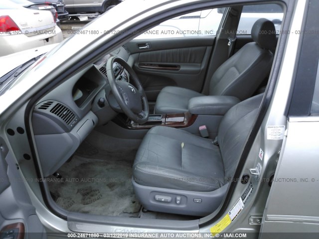 JTDBF30K050164754 - 2005 TOYOTA CAMRY LE/XLE/SE SILVER photo 5