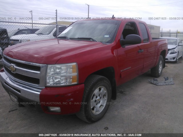 1GCRKSE39BZ438319 - 2011 CHEVROLET SILVERADO K1500 LT RED photo 2