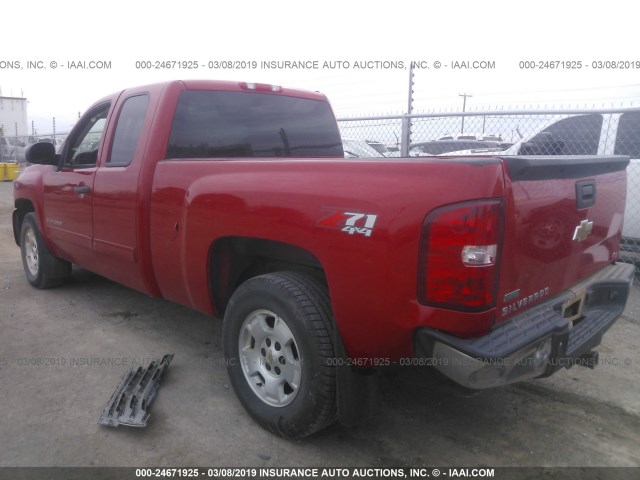 1GCRKSE39BZ438319 - 2011 CHEVROLET SILVERADO K1500 LT RED photo 3