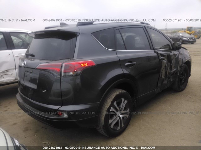 JTMZFREV6JJ738329 - 2018 TOYOTA RAV4 LE GRAY photo 4