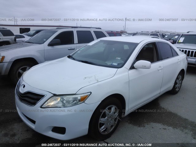 4T1BF3EK4BU632302 - 2011 TOYOTA CAMRY SE/LE/XLE 白色 照片 2