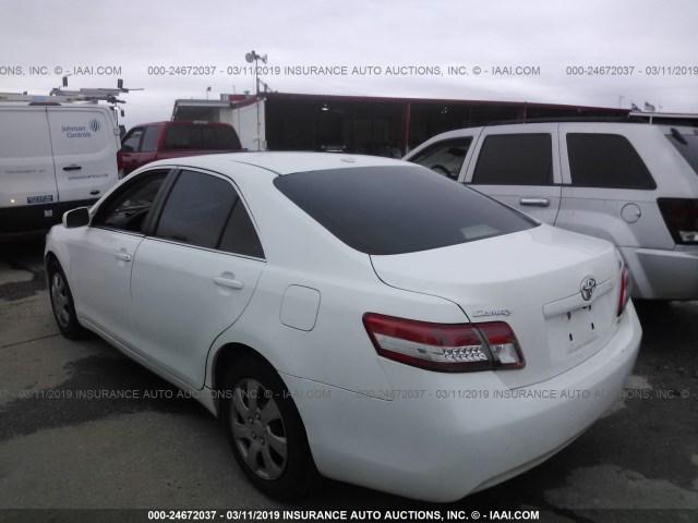 4T1BF3EK4BU632302 - 2011 TOYOTA CAMRY SE/LE/XLE 白色 照片 3
