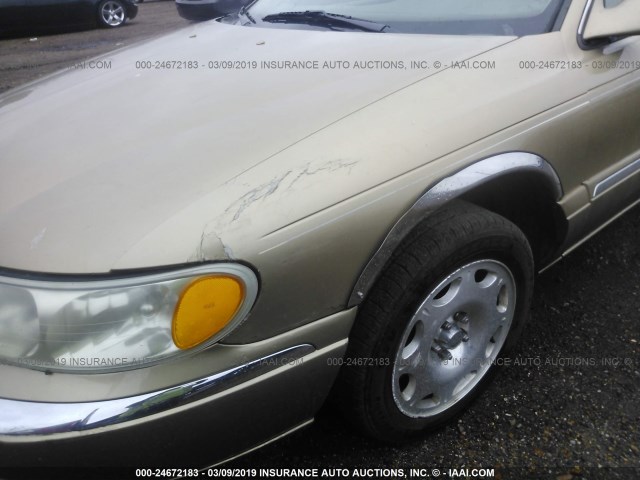 1LNFM97V8WY711049 - 1998 LINCOLN CONTINENTAL  GOLD photo 6