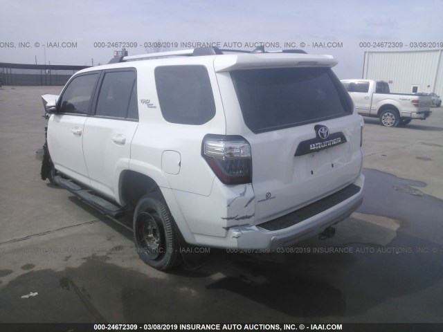 JTEBU5JR7H5468390 - 2017 TOYOTA 4RUNNER SR5 PREM/LTDL/TRAIL/TRD WHITE photo 3