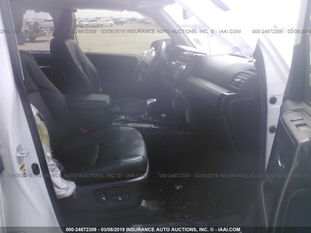 JTEBU5JR7H5468390 - 2017 TOYOTA 4RUNNER SR5 PREM/LTDL/TRAIL/TRD WHITE photo 5