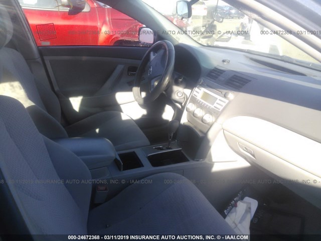 4T1BF3EK8BU757187 - 2011 TOYOTA CAMRY SE/LE/XLE 灰色 照片 5