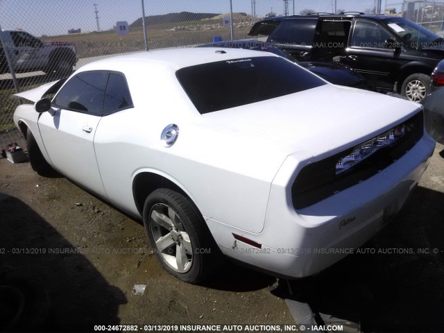 2C3CDYAGXCH189272 - 2012 DODGE CHALLENGER SXT WHITE photo 3