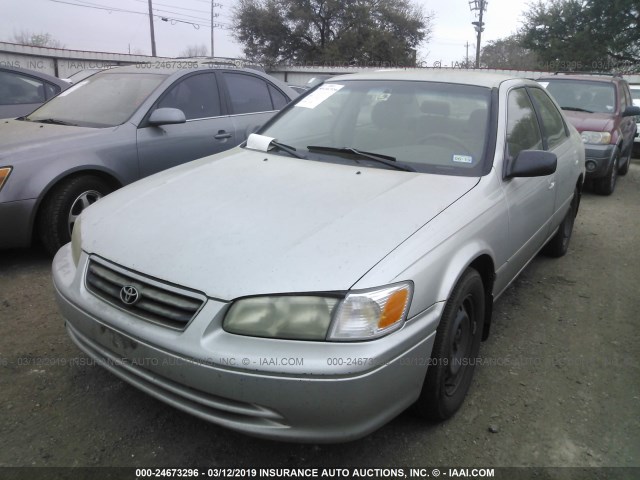 JT2BG22K210595765 - 2001 TOYOTA CAMRY CE/LE/XLE SILVER photo 2