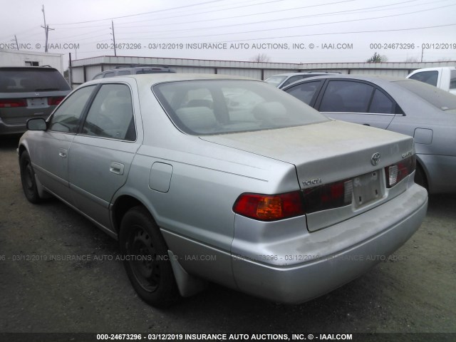 JT2BG22K210595765 - 2001 TOYOTA CAMRY CE/LE/XLE SILVER photo 3