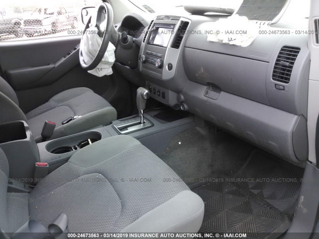 1N6AD0EV5AC430214 - 2010 NISSAN FRONTIER CREW CAB SE/LE/NISMO WHITE photo 5