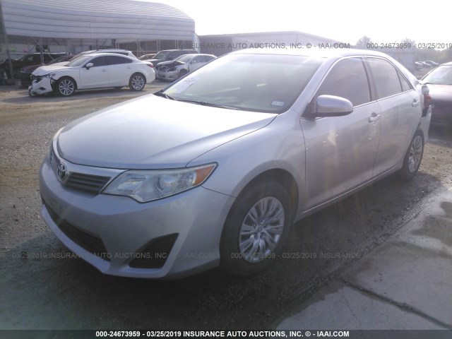 4T4BF1FK1ER432720 - 2014 TOYOTA CAMRY L/SE/LE/XLE 银色 照片 2