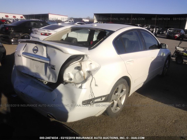 1N4BL21E28N473988 - 2008 NISSAN ALTIMA 3.5SE/3.5SL WHITE photo 4