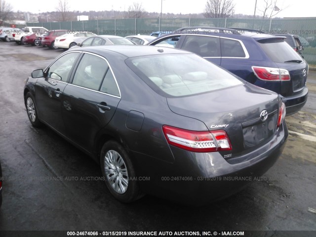 4T1BF3EK9BU155964 - 2011 TOYOTA CAMRY SE/LE/XLE GRAY photo 3