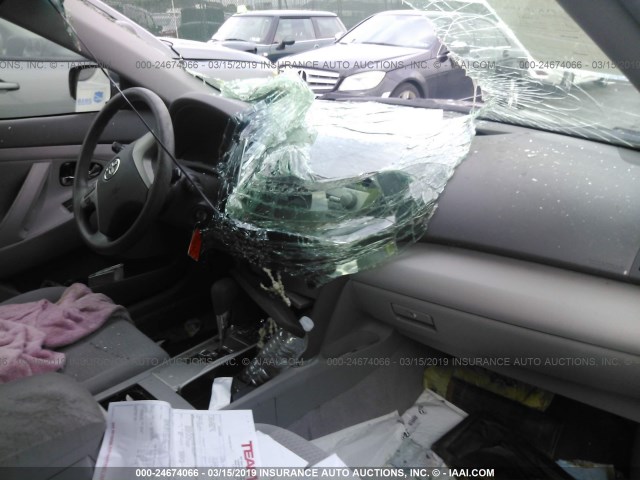 4T1BF3EK9BU155964 - 2011 TOYOTA CAMRY SE/LE/XLE GRAY photo 5