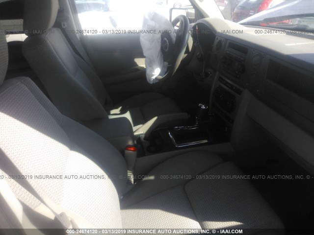 1J8HH48N16C176039 - 2006 JEEP COMMANDER GOLD photo 5