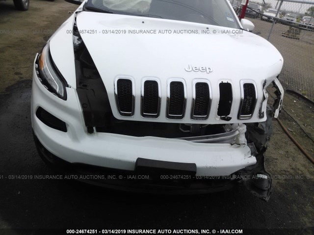 1C4PJLCB9HD221823 - 2017 JEEP CHEROKEE LATITUDE WHITE photo 6