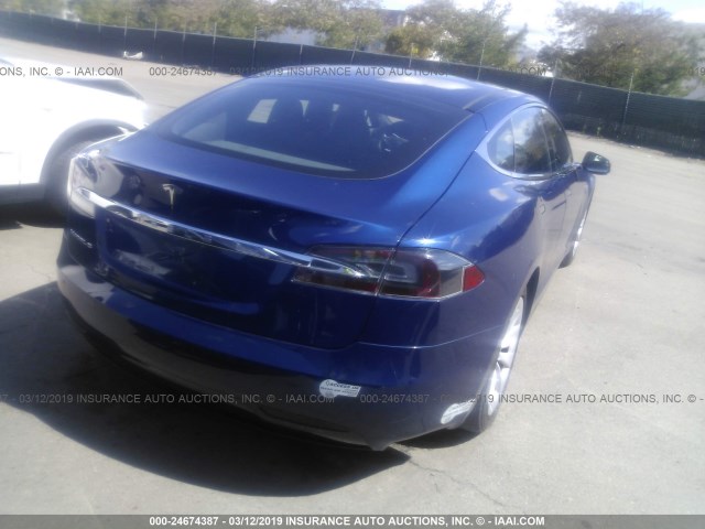5YJSA1E18GF156960 - 2016 TESLA MODEL S Մուգ կապույտ լուսանկար 4