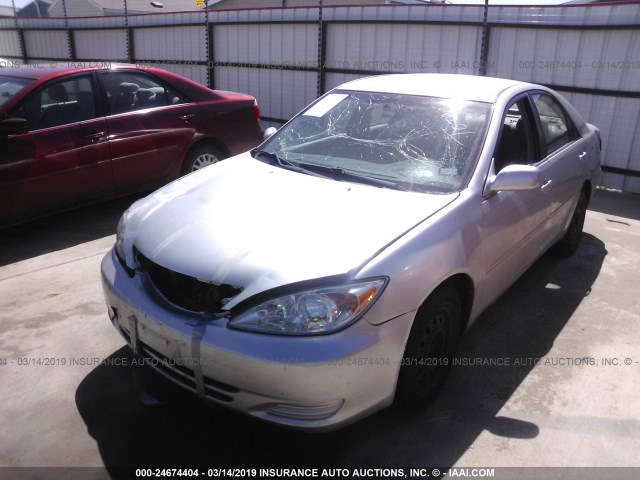 4T1BE32K24U335524 - 2004 TOYOTA CAMRY LE/XLE/SE SILVER photo 2