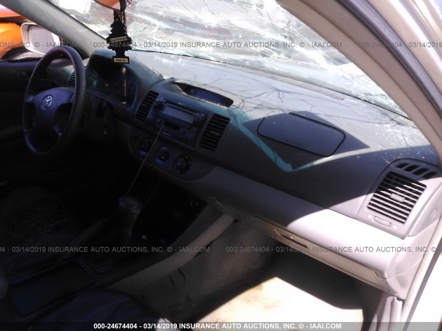 4T1BE32K24U335524 - 2004 TOYOTA CAMRY LE/XLE/SE SILVER photo 5