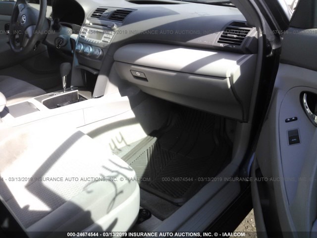 4T1BF3EK2AU083987 - 2010 TOYOTA CAMRY SE/LE/XLE 灰色 照片 5