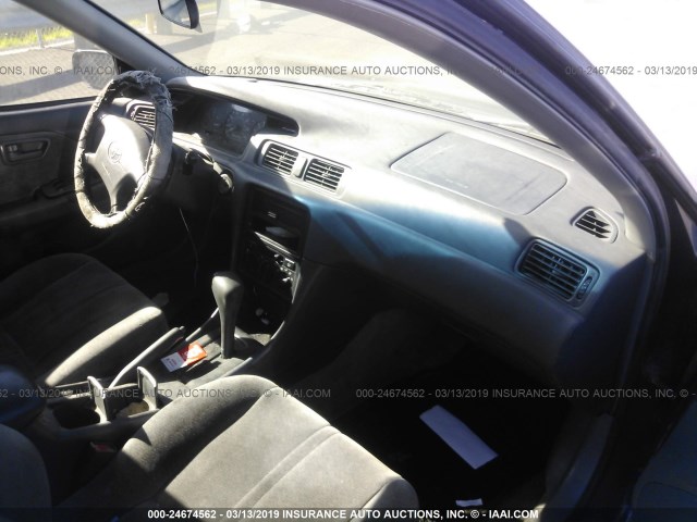JT2BG22K6W0163557 - 1998 TOYOTA CAMRY CE/LE/XLE 蓝色 照片 5