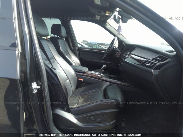 5UXZV8C50CL424875 - 2012 BMW X5 XDRIVE50I BLACK photo 5