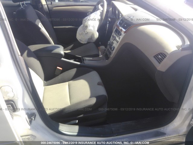 1G1ZC5E19BF320956 - 2011 CHEVROLET MALIBU 1LT 白色 照片 5
