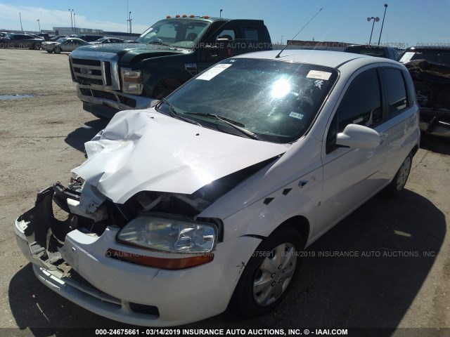 KL1TD66628B083504 - 2008 CHEVROLET AVEO LS WHITE photo 2