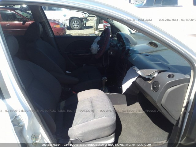 KL1TD66628B083504 - 2008 CHEVROLET AVEO LS WHITE photo 5