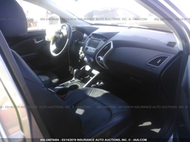 KM8JU3AC0DU553728 - 2013 HYUNDAI TUCSON GLS/LIMITED SILVER photo 5