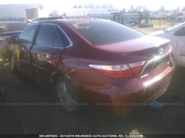 4T1BF1FK1FU978901 - 2015 TOYOTA CAMRY LE/XLE/SE/XSE წითელი ფოტო 3