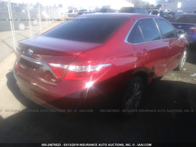 4T1BF1FK1FU978901 - 2015 TOYOTA CAMRY LE/XLE/SE/XSE წითელი ფოტო 4