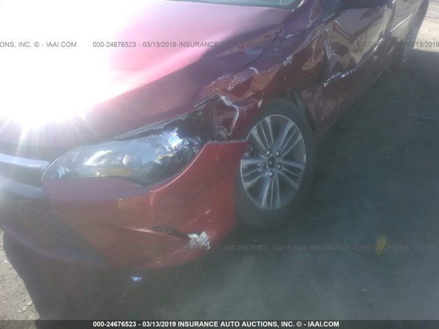 4T1BF1FK1FU978901 - 2015 TOYOTA CAMRY LE/XLE/SE/XSE წითელი ფოტო 6