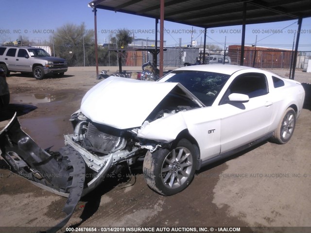 1ZVBP8CH4A5112709 - 2010 FORD MUSTANG GT WHITE photo 2